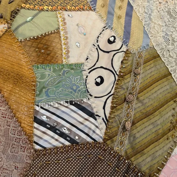 Handmade Quilted wall hanging patchwork - Picture 3 of 6